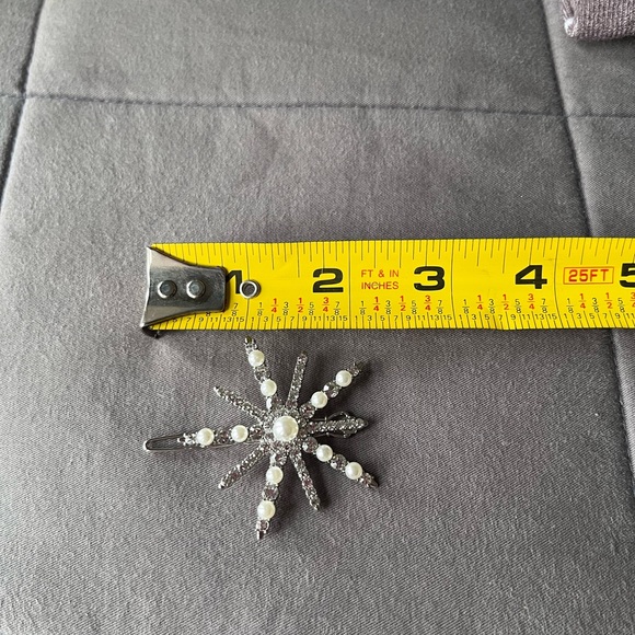 Set of Two Hair Barrettes - Picture 3 of 4